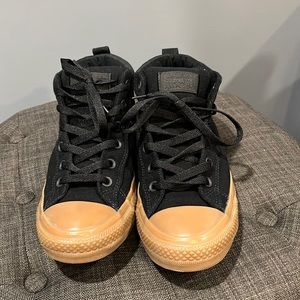 Mens black and gum converse mids. Size 8